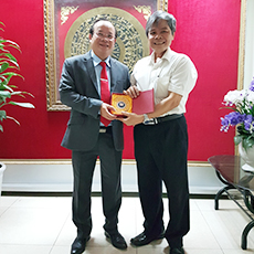 Thầy TS.BS Trương Mạnh Dũng - Viện trưởng Viện đào tạo RHM - Trường ĐH Y Hà Nội Thầy TS.BS Trương Mạnh Dũng - Viện trưởng Viện đào tạo RHM - Trường ĐH Y Hà Nội