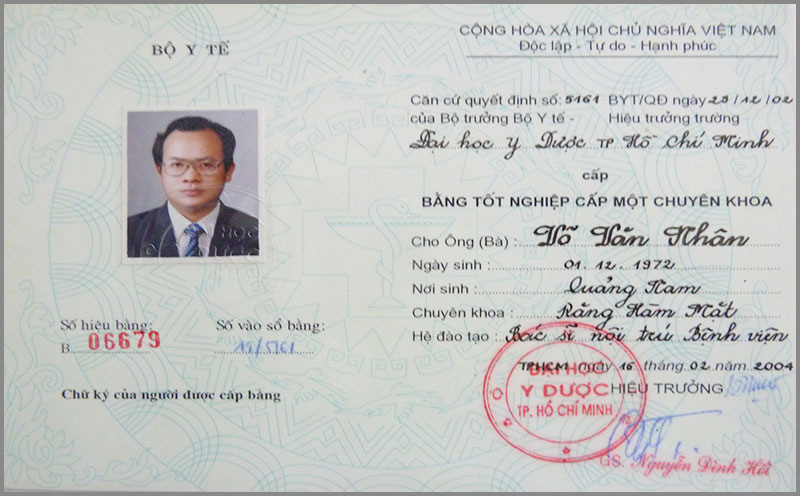 Năm 2002: Tốt nghiệp Bác sĩ nội trú tại Đại học Y Dược TP. Hồ Chí Minh