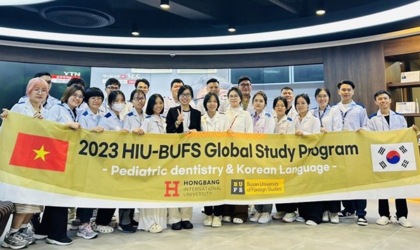Sinh viên khoa RHM HIU trong chuyến đi thực hành và học tập tại các bệnh viện nha khoa của Hàn Quốc