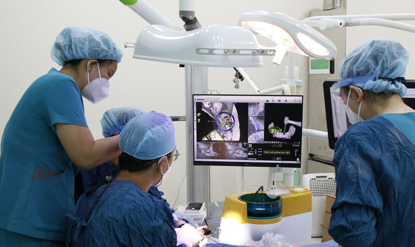 Rút ngắn thời gian trồng răng Implant bằng công nghệ định vị tại Nha khoa Nhân Tâm Rút ngắn thời gian trồng răng Implant bằng công nghệ định vị tại Nha khoa Nhân Tâm