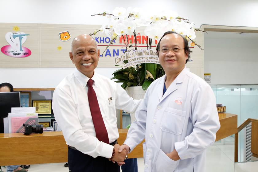 TS.BS Võ Văn Nhân thực hiện thành công ca cấy ghép Implant toàn hàm cho chú Peter Hồng TS.BS Võ Văn Nhân thực hiện thành công ca cấy ghép Implant toàn hàm cho chú Peter Hồng