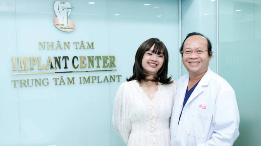 Implant cá nhân hóa có độ bền chắc và ổn định cao, có thể tồn tại suốt đời nếu được chăm sóc đúng cách