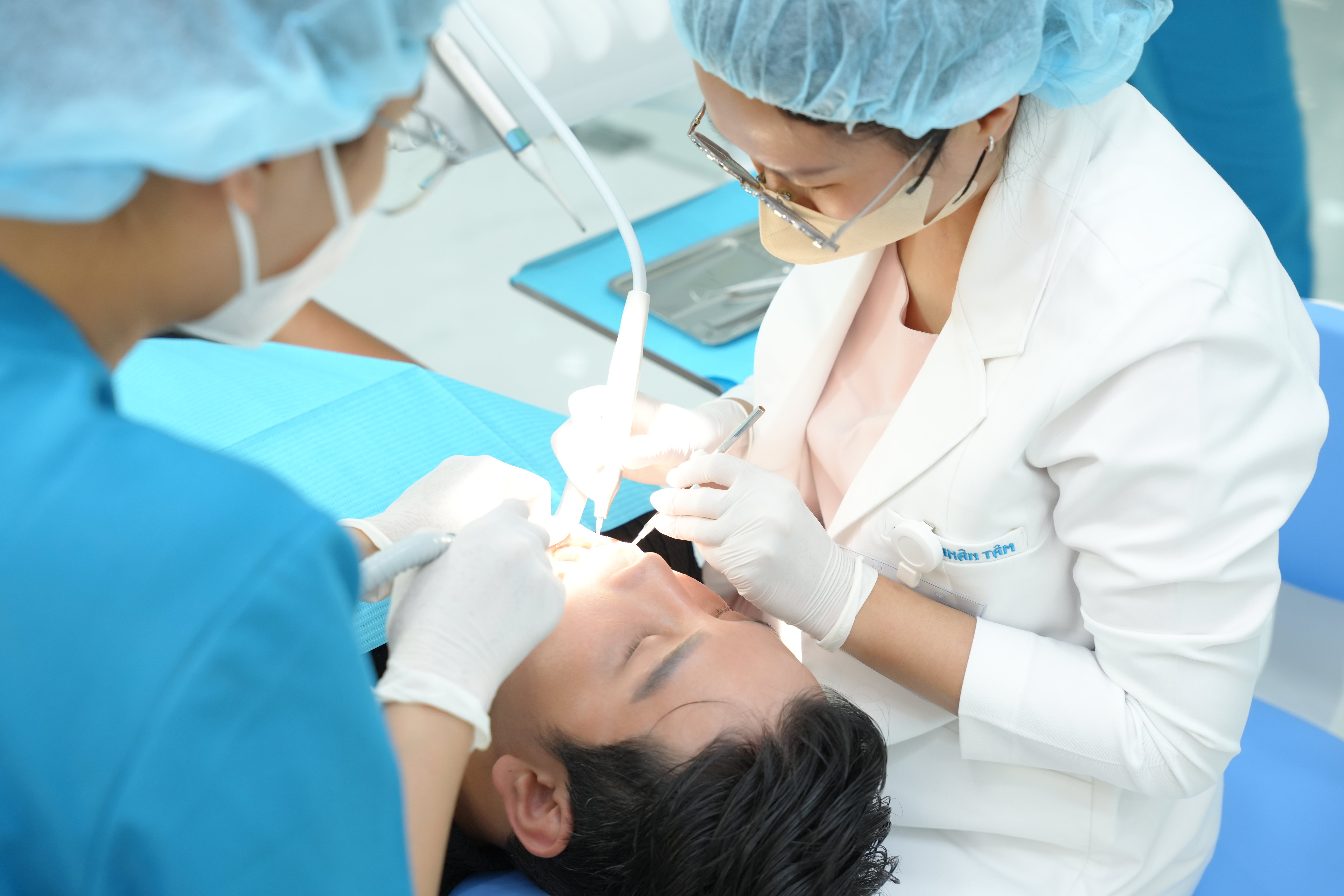 Trồng răng Implant giá bao nhiêu 1 cái phụ thuộc vào loại trụ mà bạn lựa chọn Trồng răng Implant giá bao nhiêu 1 cái phụ thuộc vào loại trụ mà bạn lựa chọn