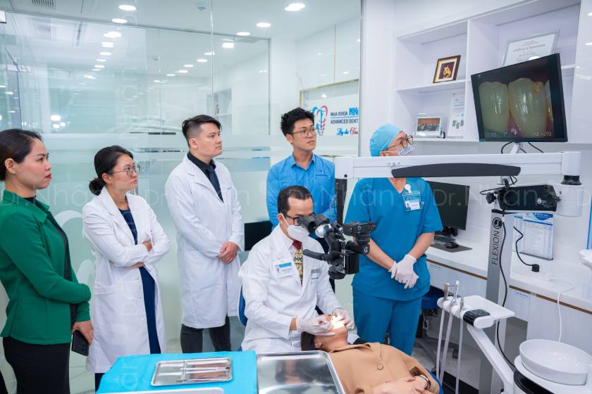 Kính hiển vi CJ-Optik được đánh giá là “đôi mắt tinh tường” của Bác sĩ Kính hiển vi CJ-Optik được đánh giá là “đôi mắt tinh tường” của Bác sĩ