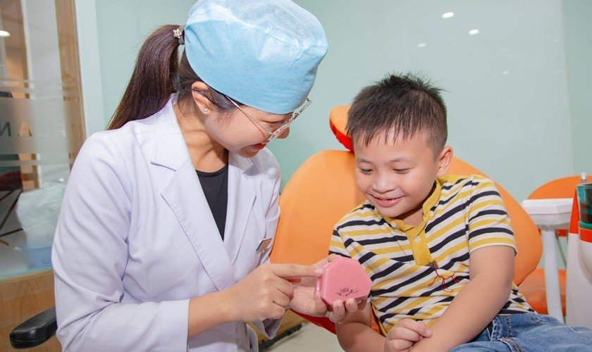 Đội ngũ bác sĩ tại Nhân Tâm đều là những chuyên gia có kinh nghiệm dày dặn trong lĩnh vực chỉnh nha Đội ngũ bác sĩ tại Nhân Tâm đều là những chuyên gia có kinh nghiệm dày dặn trong lĩnh vực chỉnh nha