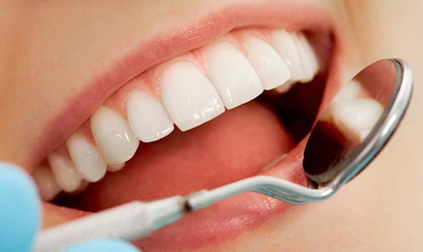 Trẻ dưới 14 tuổi bị mẻ răng có bọc răng sứ được không?