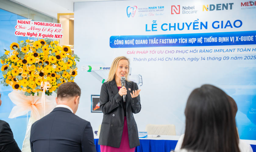 Đại diện hãng Nobel Biocare quốc tế - Bà Sheree Jonathan - Giám đốc thương mại mảng cấy ghép khu vực JPAC chia sẻ sự bất ngờ về cơ sở vật chất, hệ thống vận hành chuyên nghiệp và đặc biệt là sự quyết tâm tiên phong ứng dụng công nghệ hiện đại của Hệ thống Nha khoa Nhân Tâm trong 27 năm qua