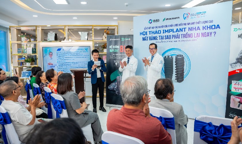 Bác sĩ CKI Trương Chí Bảo và ThS.BS Tạ Đông Quân chia sẻ tại sự kiện Bác sĩ CKI Trương Chí Bảo và ThS.BS Tạ Đông Quân chia sẻ tại sự kiện
